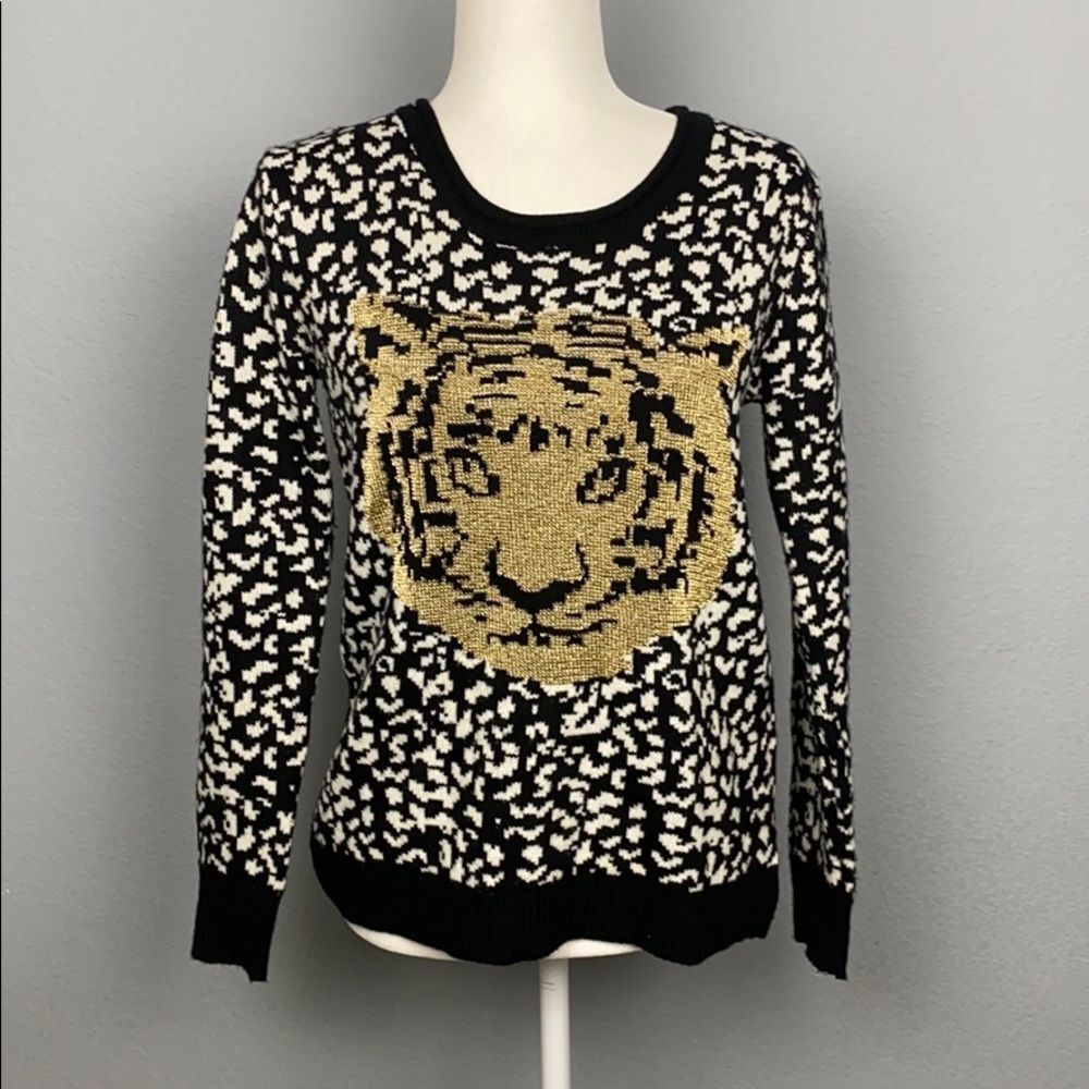 NWOT Xoxo animal head Crew Neck Sweater